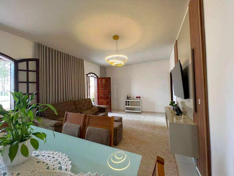 Casa, Planalto, 6 Quartos, 6 Vagas, 2 Suítes