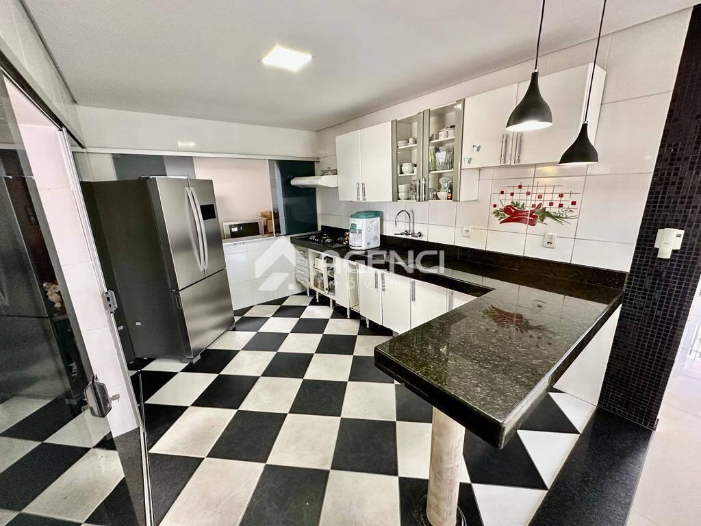 Casa, Cabral, 4 Quartos, 0 Vaga, 1 Suíte