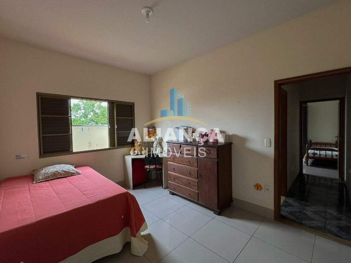 Casa, Centro, 4 Quartos, 1 Vaga, 1 Suíte
