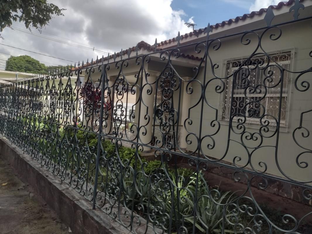 Casa, Calafate, 4 Quartos, 2 Vagas, 1 Suíte