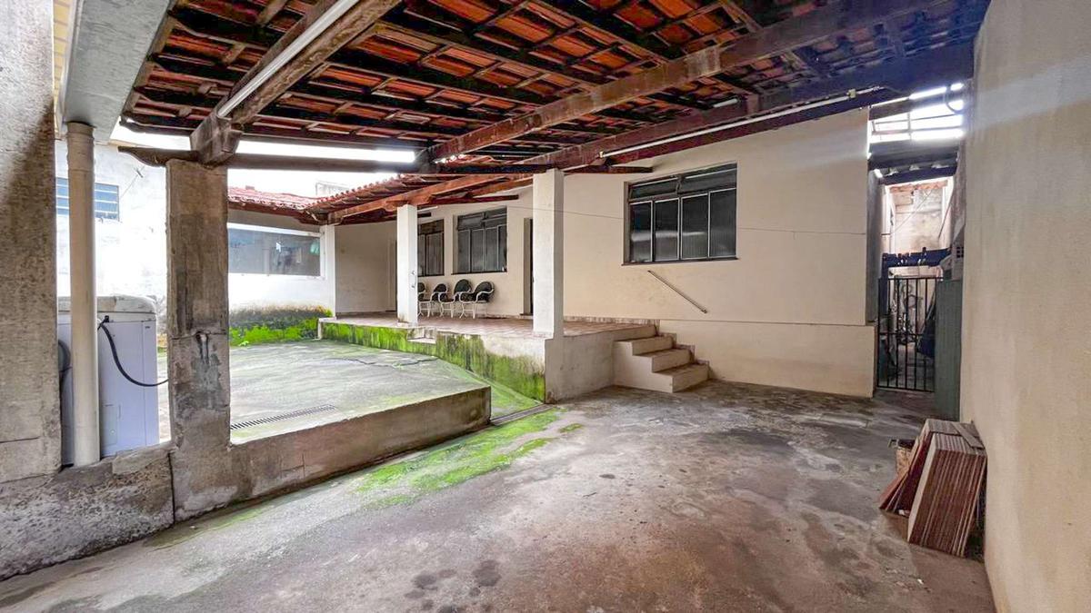 Casa, Santa Terezinha, 4 Quartos, 5 Vagas, 1 Suíte