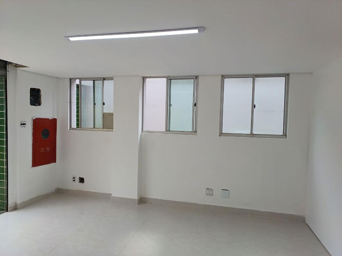 Galpão, Santa Cruz, 0 Quarto, 4 Vagas