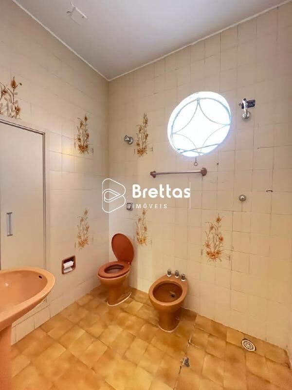 Casa, Centro, 4 Quartos, 3 Vagas, 2 Suítes