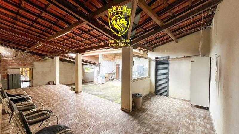 Casa, Santa Terezinha, 4 Quartos, 5 Vagas, 1 Suíte