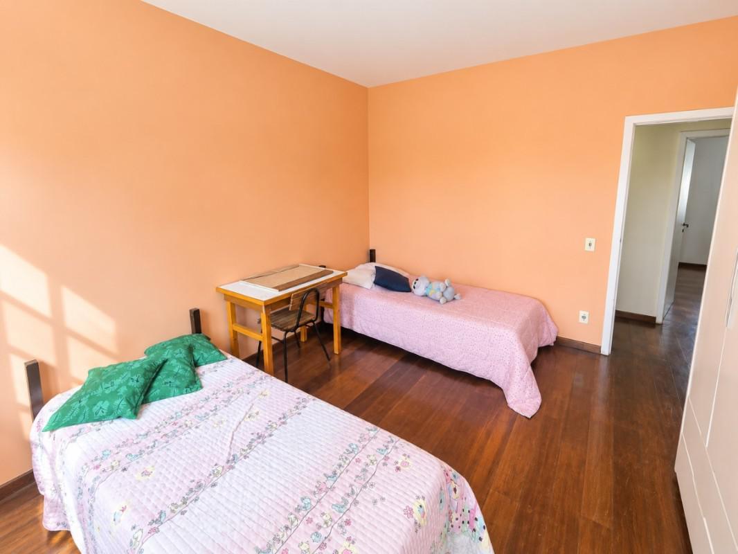 Casa, Fernão Dias, 3 Quartos, 5 Vagas, 1 Suíte