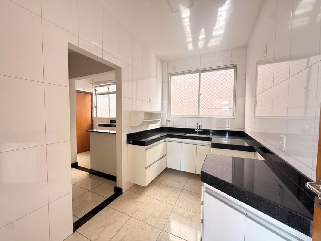 Apartamento, Sagrada Família, 2 Quartos, 1 Vaga, 1 Suíte