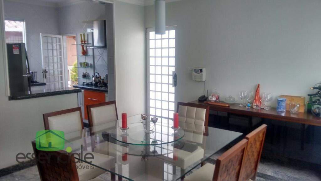 Casa, Santa Cruz Industrial, 4 Quartos, 5 Vagas, 1 Suíte