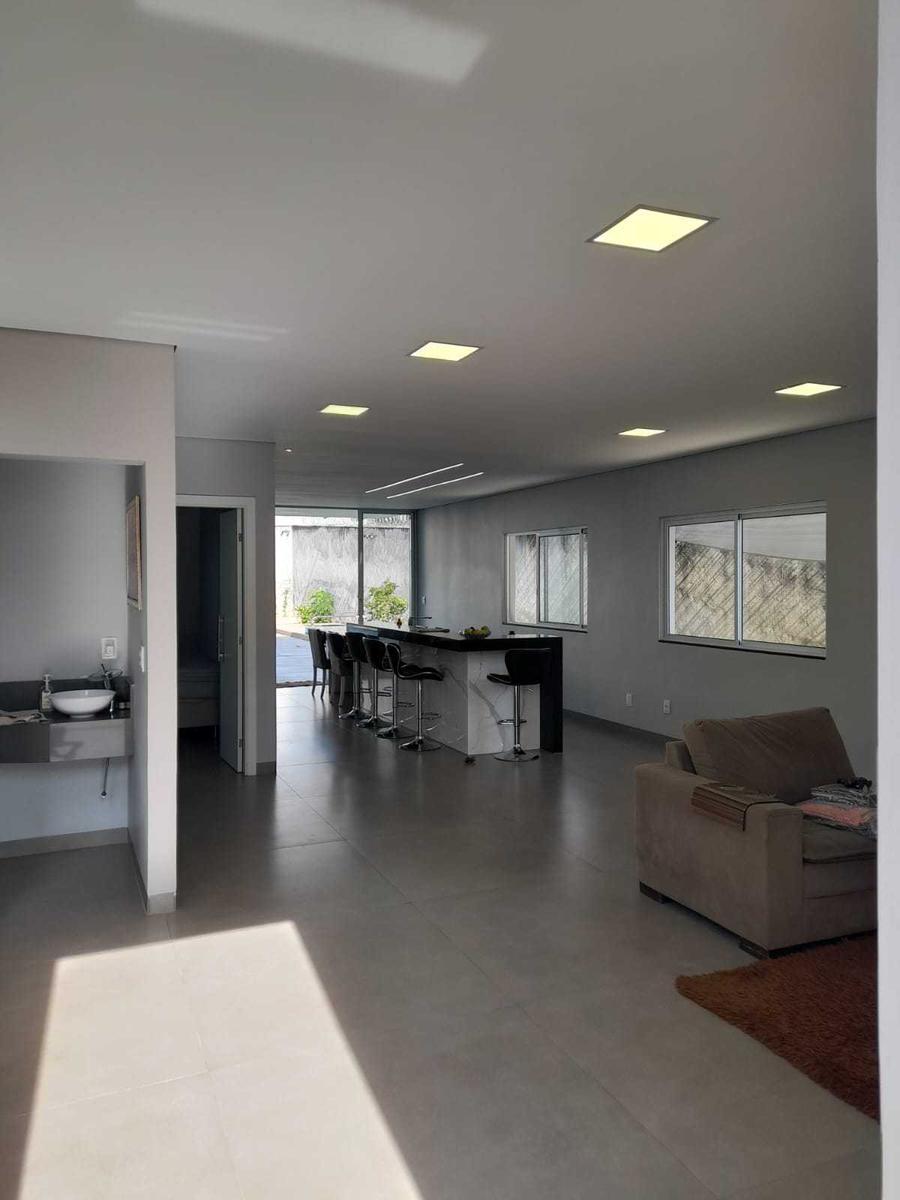 Casa, Cabral, 4 Quartos, 6 Vagas, 3 Suítes