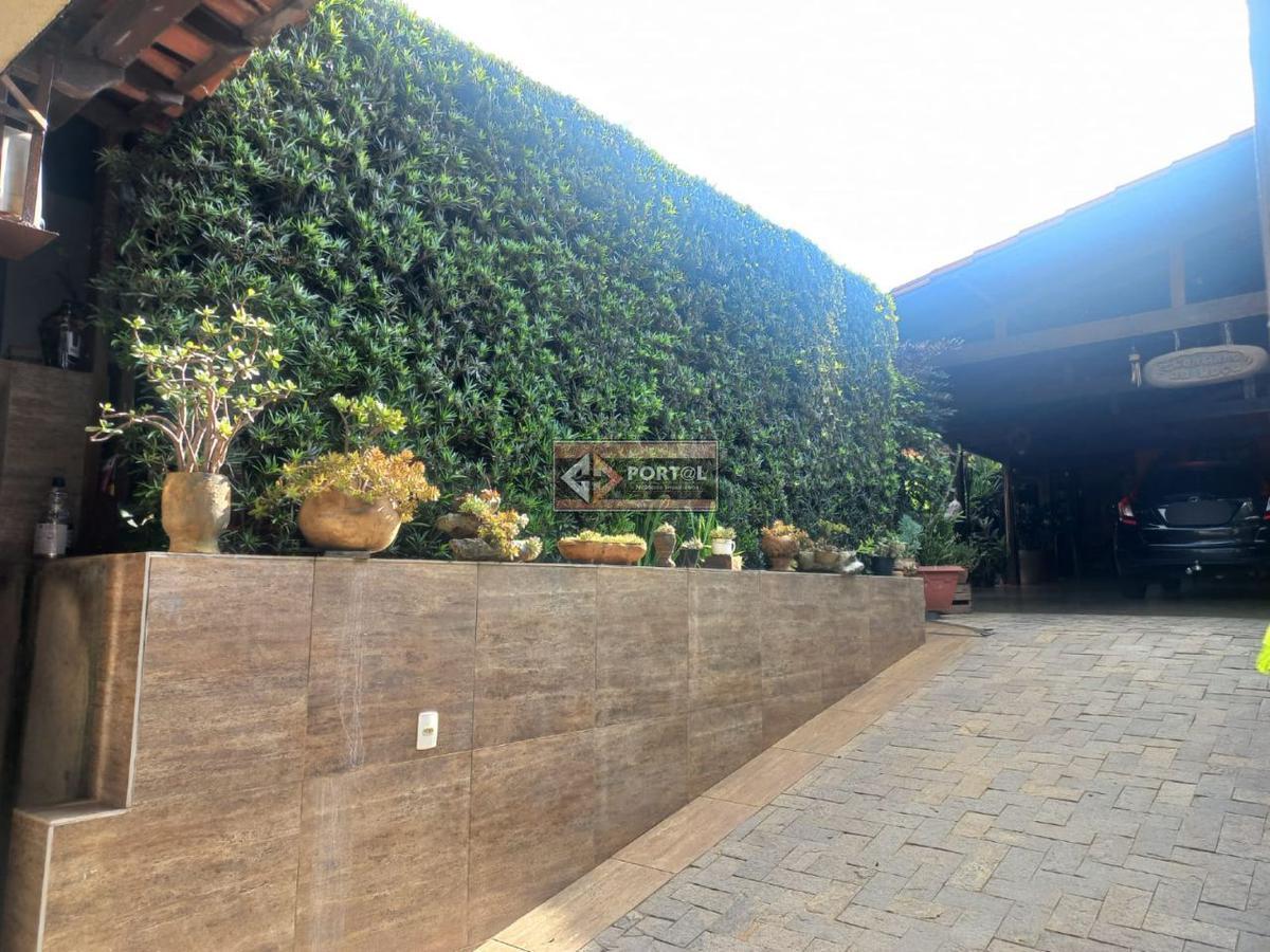 Casa, Vila Clóris, 4 Quartos, 5 Vagas, 1 Suíte
