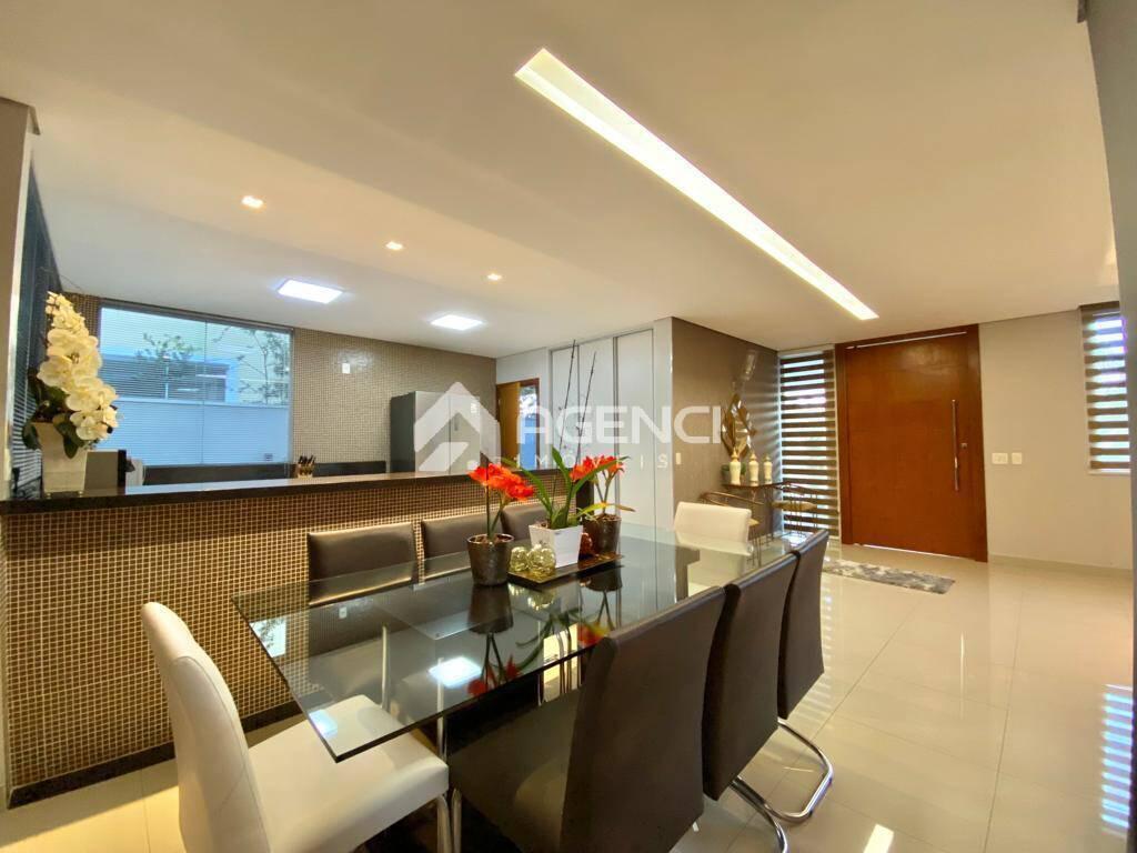 Casa, Trevo, 4 Quartos, 0 Vaga, 3 Suítes