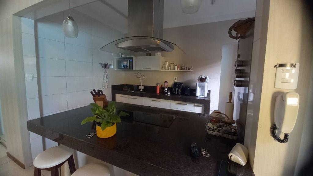 Casa, Centro, 6 Quartos, 0 Vaga, 1 Suíte