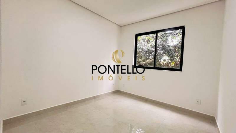 Casa, Santa Branca, 3 Quartos, 2 Vagas, 1 Suíte