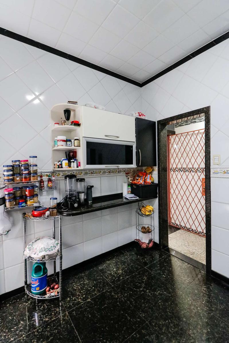 Casa, Sagrada Família, 4 Quartos, 5 Vagas, 1 Suíte