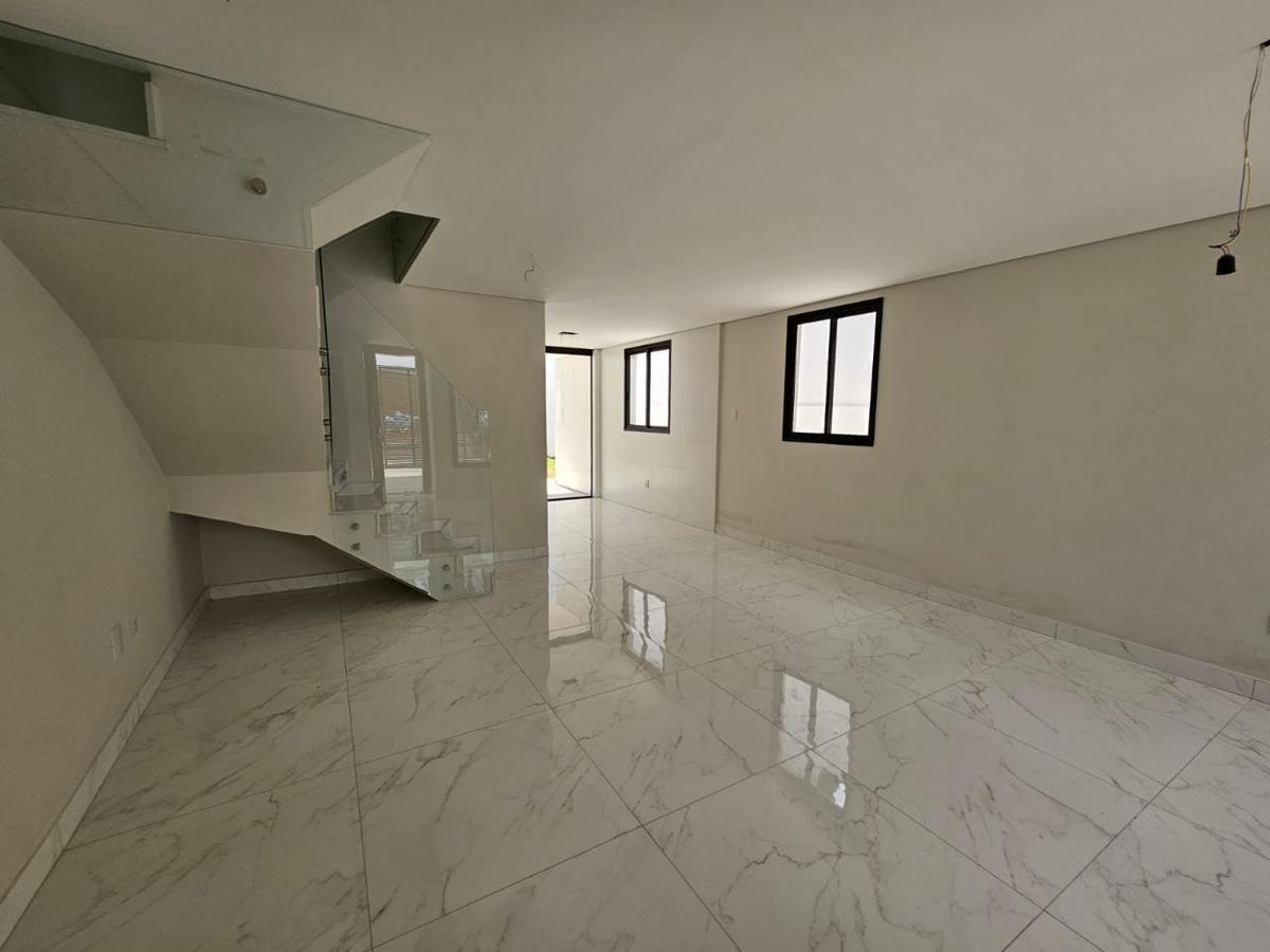 Casa, Santa Cruz, 3 Quartos, 4 Vagas, 1 Suíte