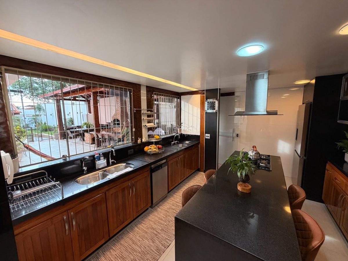 Casa, Planalto, 4 Quartos, 3 Vagas, 3 Suítes