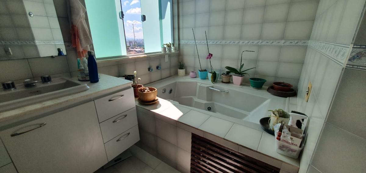 Casa, João Pinheiro, 5 Quartos, 4 Vagas, 1 Suíte