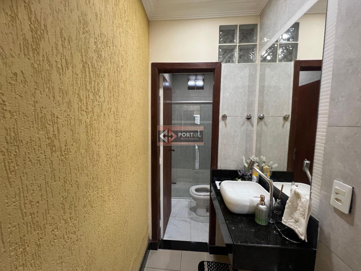 Casa, Planalto, 4 Quartos, 3 Vagas, 1 Suíte