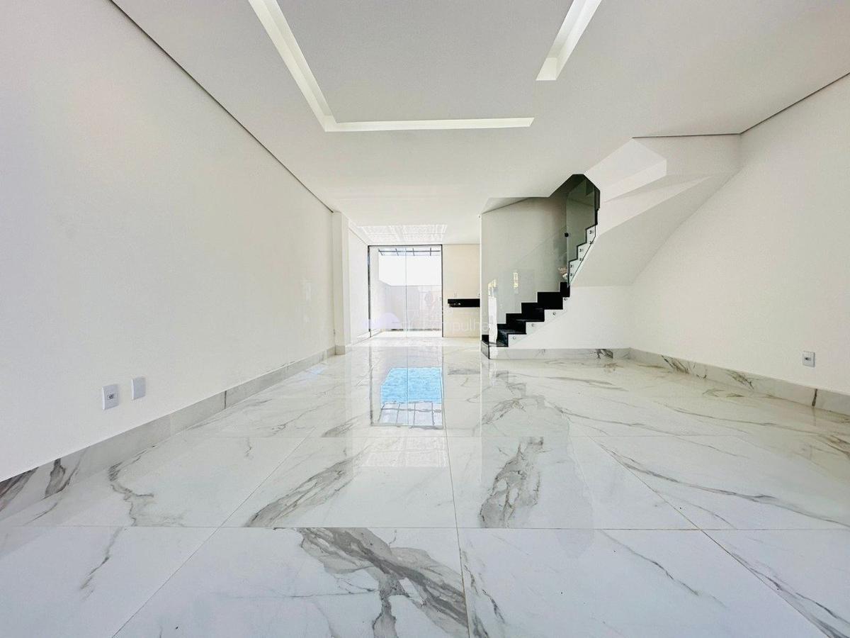 Casa, Santa Branca, 3 Quartos, 2 Vagas, 1 Suíte