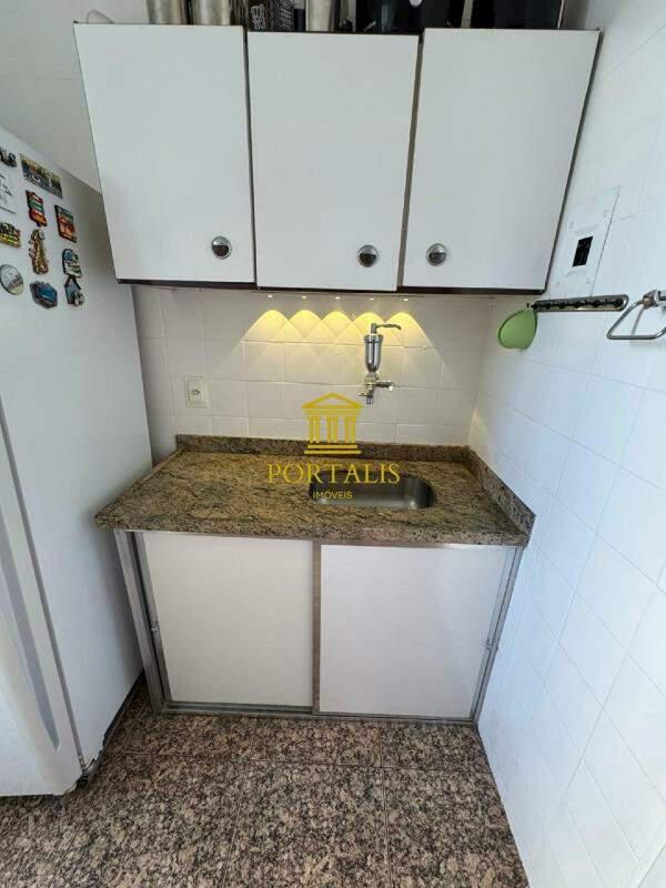 Apartamento, Floresta, 1 Quarto, 0 Vaga