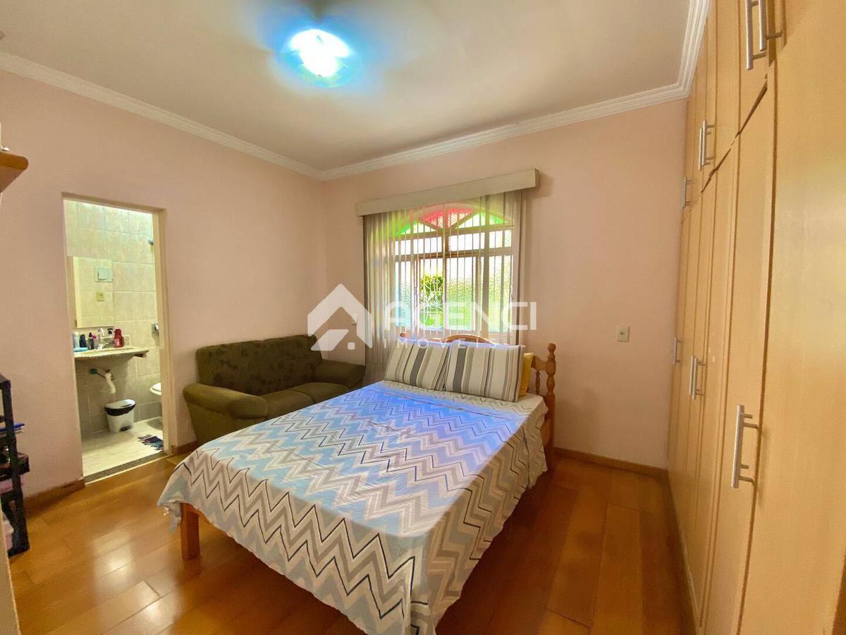 Casa, Camargos, 3 Quartos, 0 Vaga, 1 Suíte