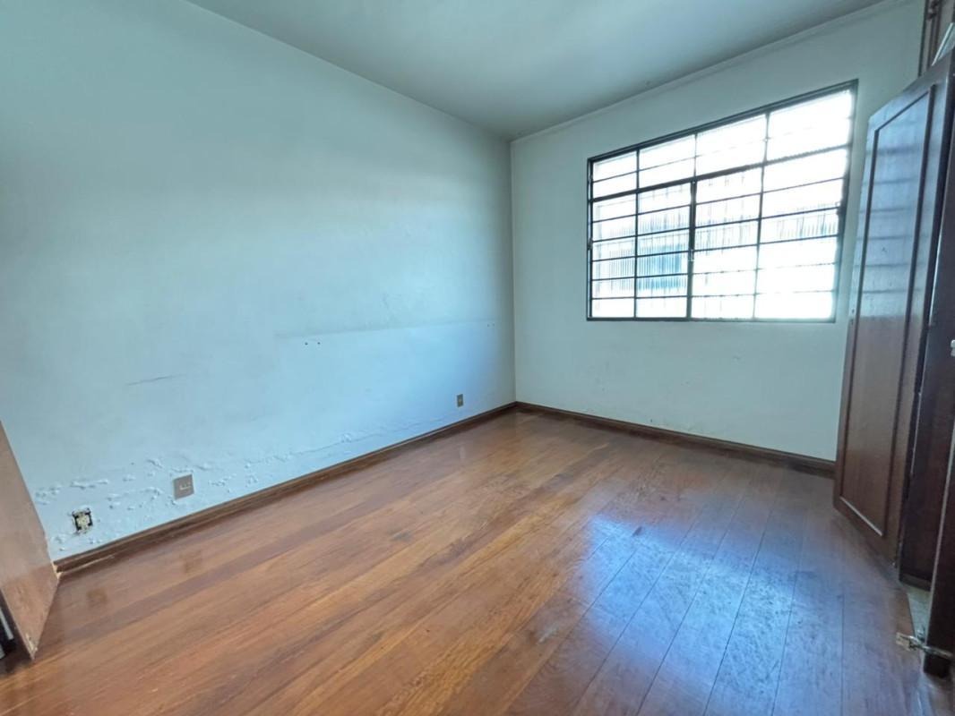 Casa, Santa Branca, 5 Quartos, 4 Vagas, 1 Suíte