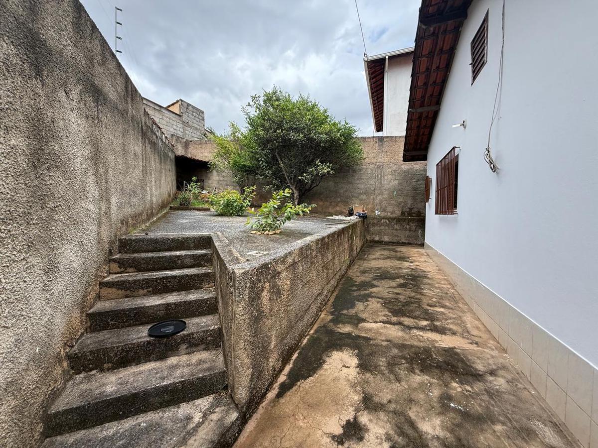 Casa, Heliópolis, 3 Quartos, 4 Vagas, 1 Suíte