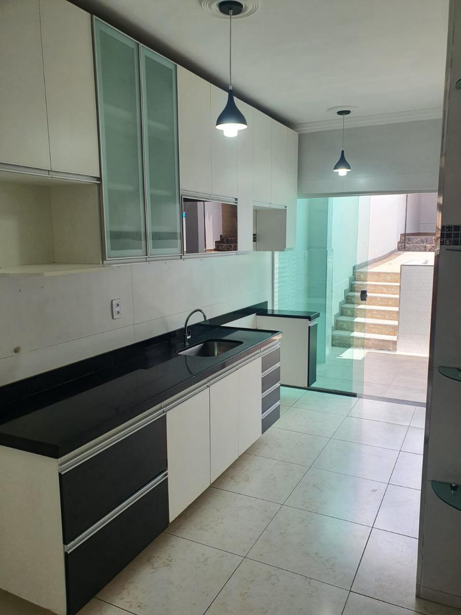 Casa, Jardim Leblon, 4 Quartos, 2 Vagas, 1 Suíte