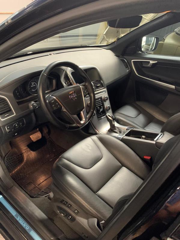 Volvo XC 60 D-5 Kinetic 2.4 Awd Diesel 5p