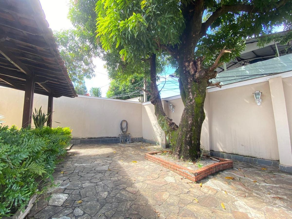 Casa, Horto, 4 Quartos, 7 Vagas, 2 Suítes