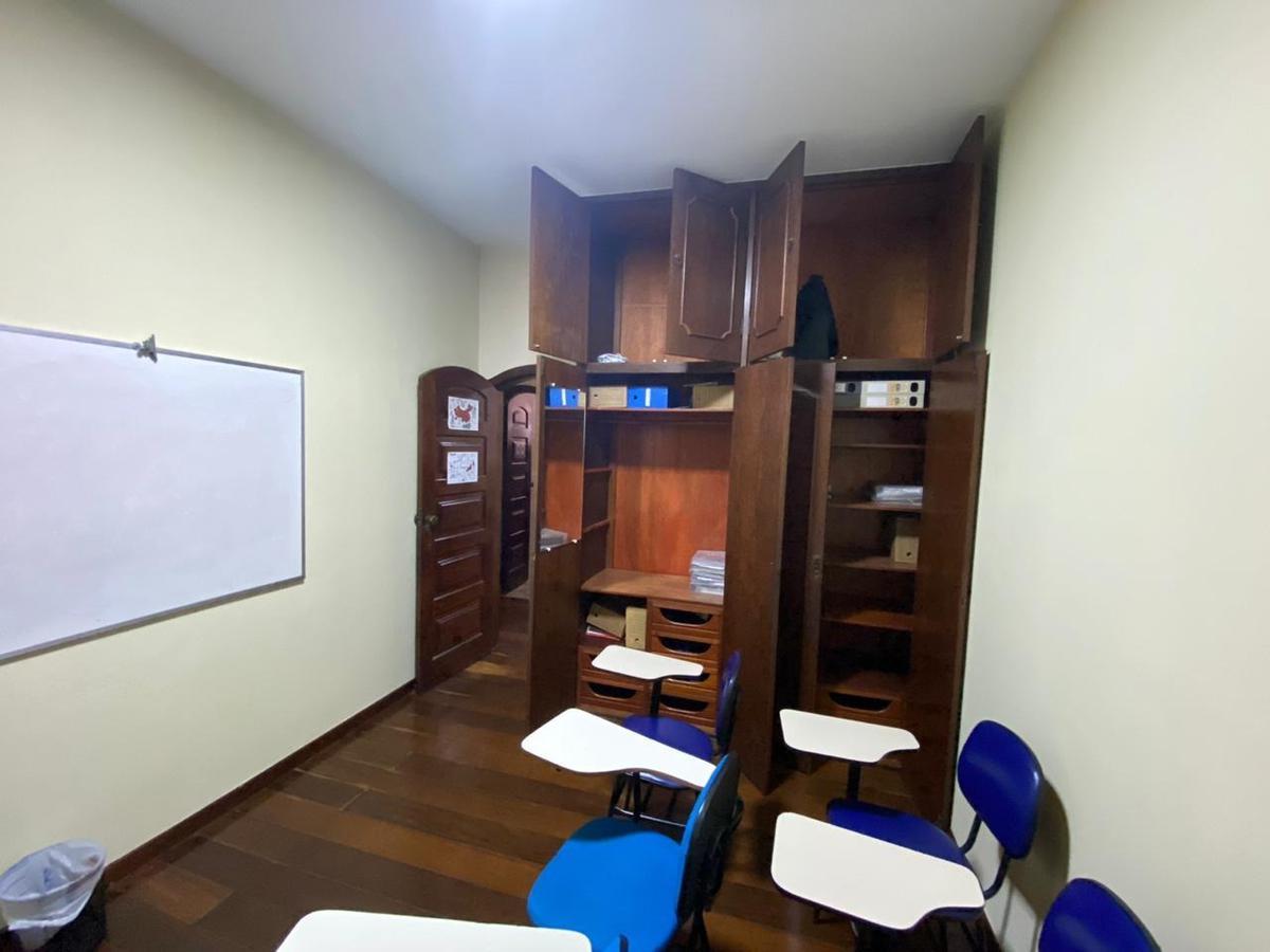 Casa, Colégio Batista, 4 Quartos, 3 Vagas, 1 Suíte