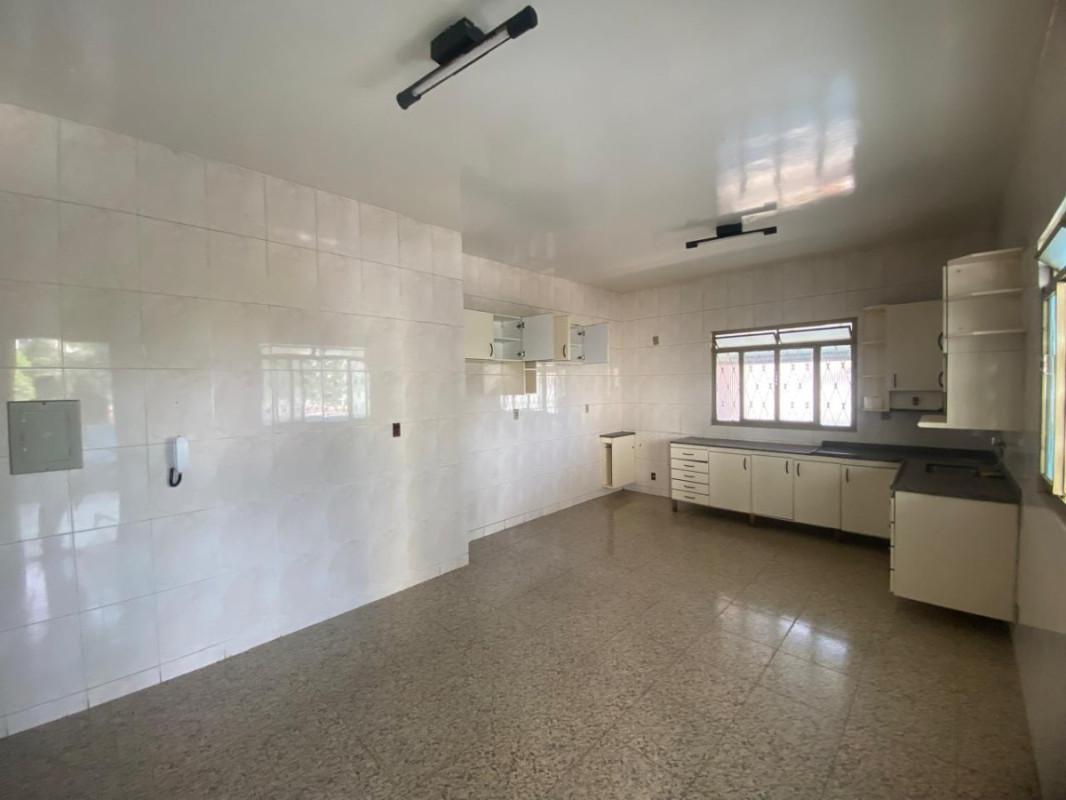 Casa, Centro, 3 Quartos, 6 Vagas, 1 Suíte