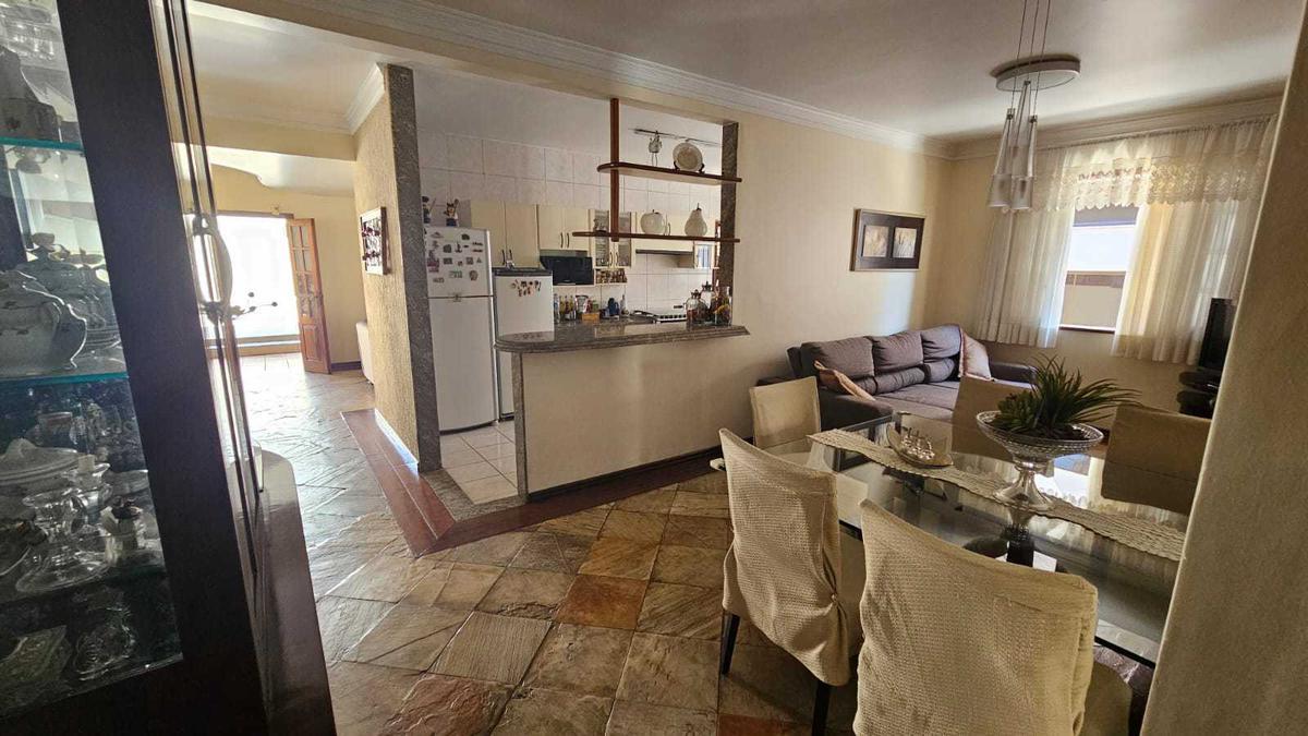 Casa, Castelo, 5 Quartos, 4 Vagas, 1 Suíte