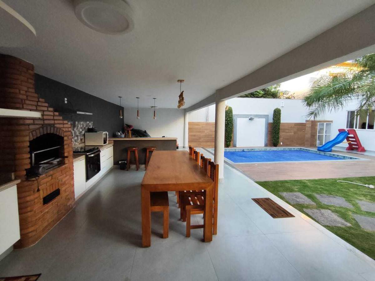 Casa, Castelo, 4 Quartos, 4 Vagas, 1 Suíte