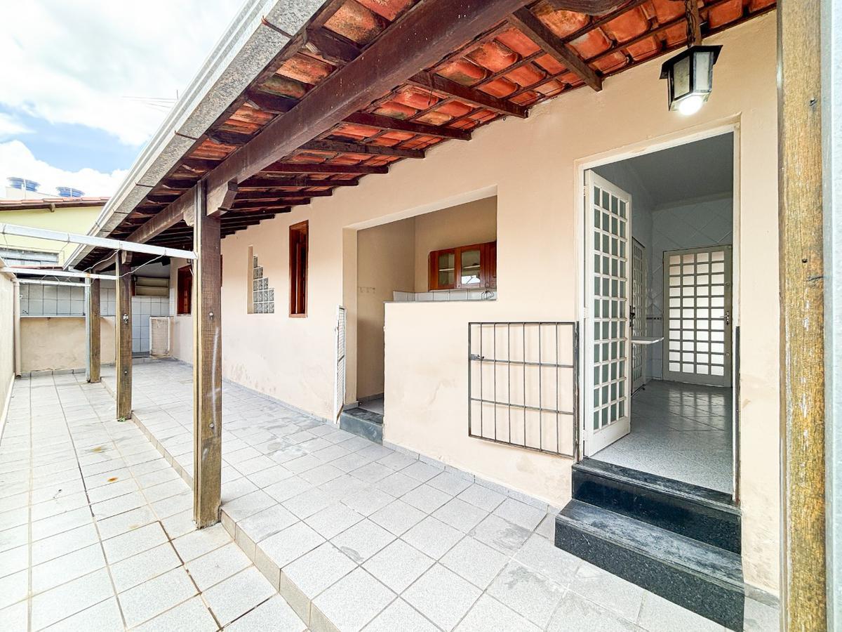 Casa, Três Barras, 5 Quartos, 2 Vagas, 1 Suíte