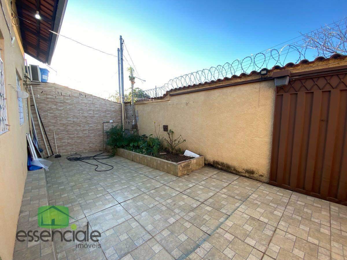Casa, Conjunto Água Branca, 4 Quartos, 3 Vagas, 1 Suíte