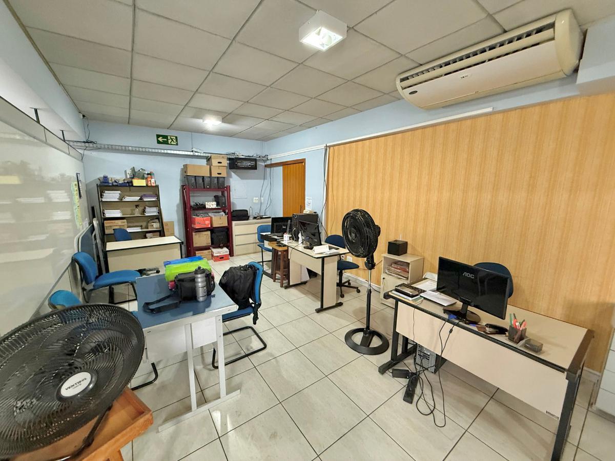 Sala, Liberdade, 0 Quarto, 13 Vagas