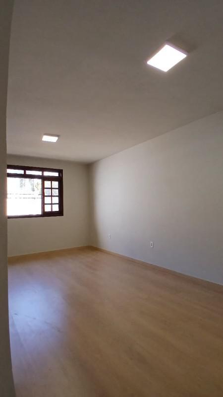 Casa, Castelo, 4 Quartos, 2 Vagas, 1 Suíte