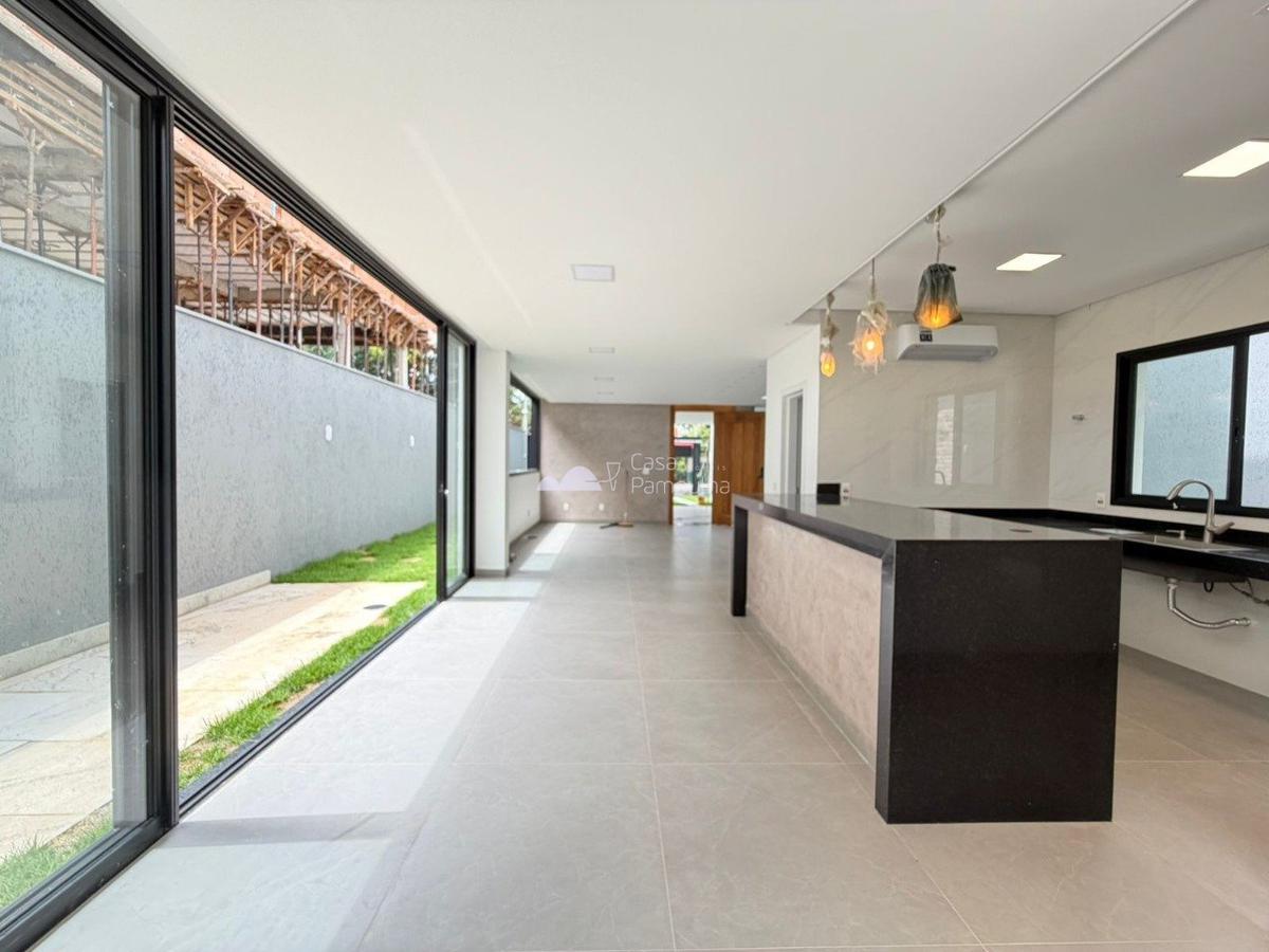 Casa, Trevo, 4 Quartos, 3 Vagas, 3 Suítes