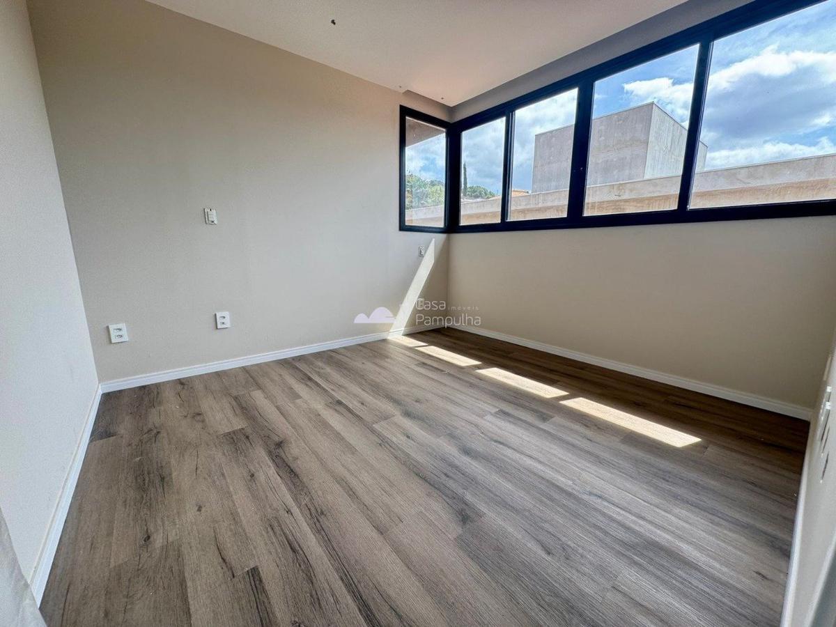 Casa, Trevo, 4 Quartos, 4 Vagas, 2 Suítes