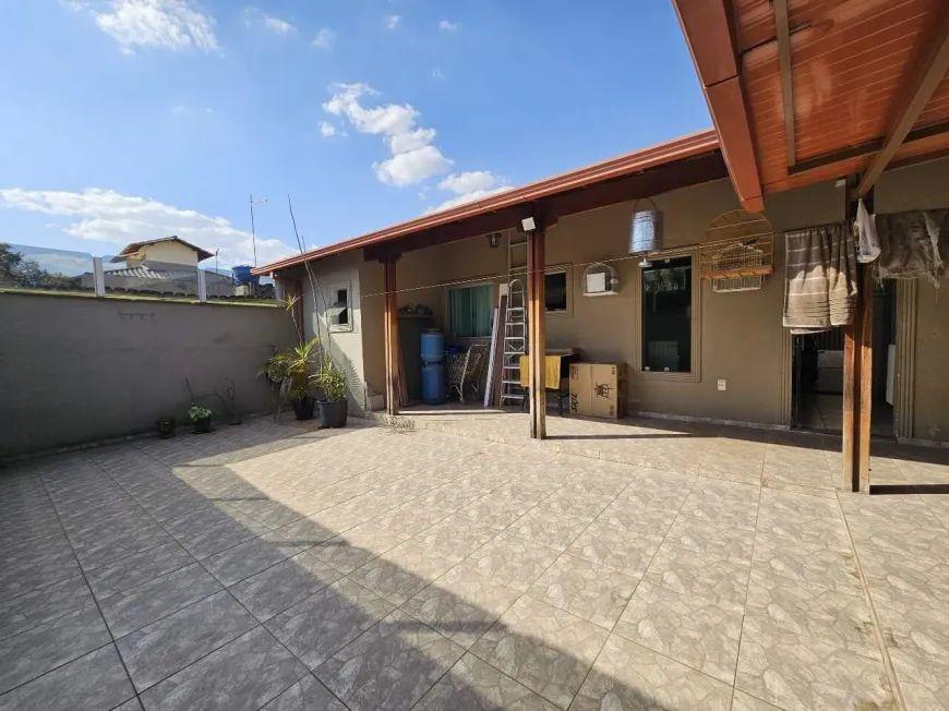 Casa, Santa Branca, 3 Quartos, 2 Vagas, 1 Suíte