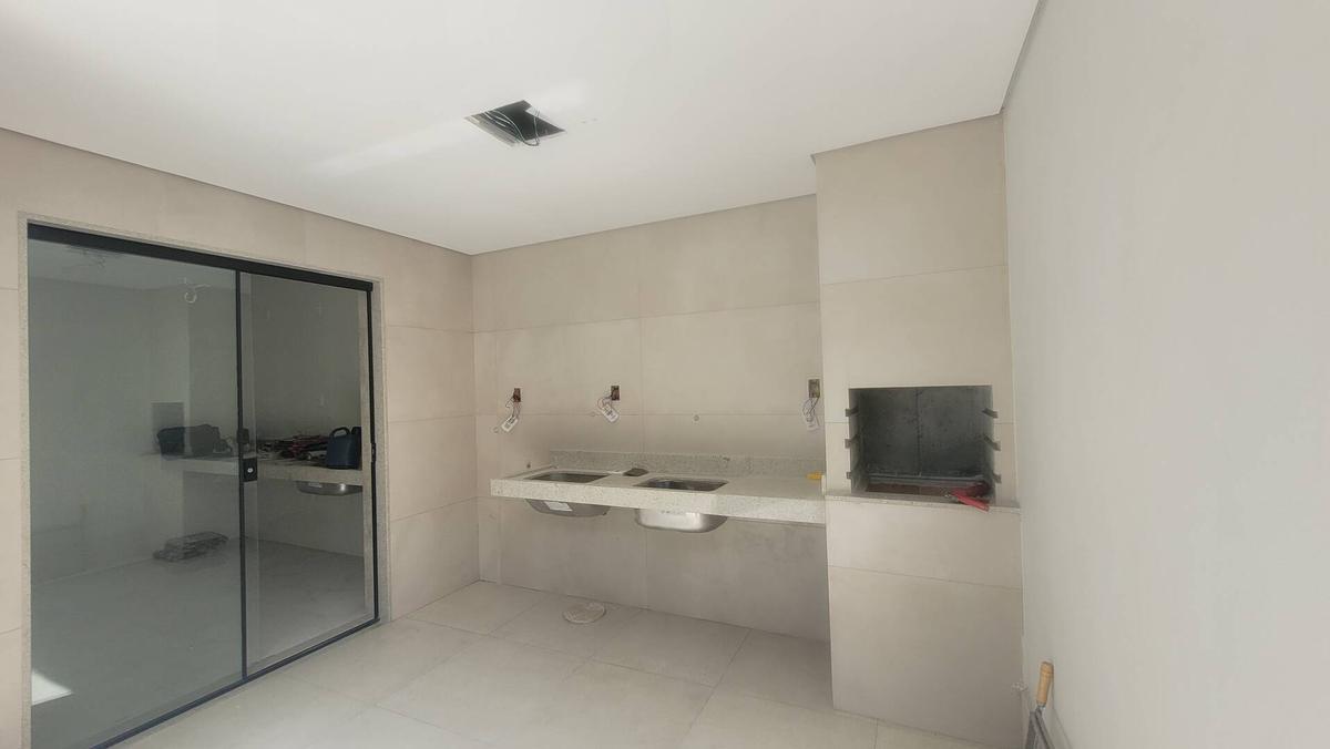 Casa, Quitandinha, 3 Quartos, 2 Vagas, 1 Suíte