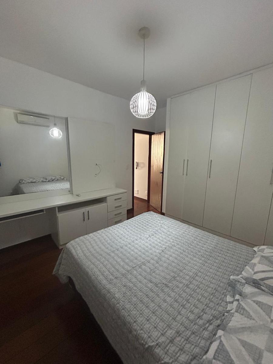 Casa, Castelo, 4 Quartos, 2 Vagas, 1 Suíte