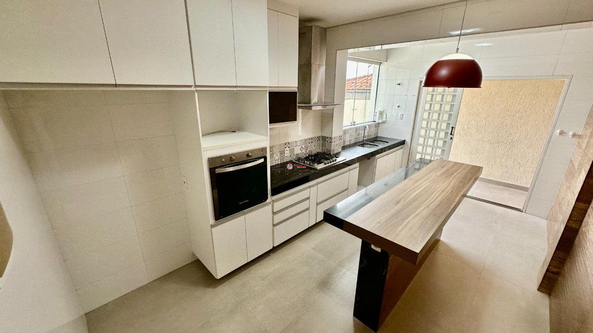 Casa, Itapoã, 3 Quartos, 4 Vagas, 1 Suíte