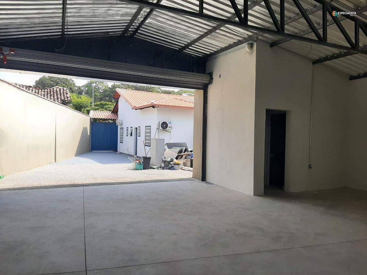 Galpão, Quarenta e Dois, 0 Quarto, 4 Vagas