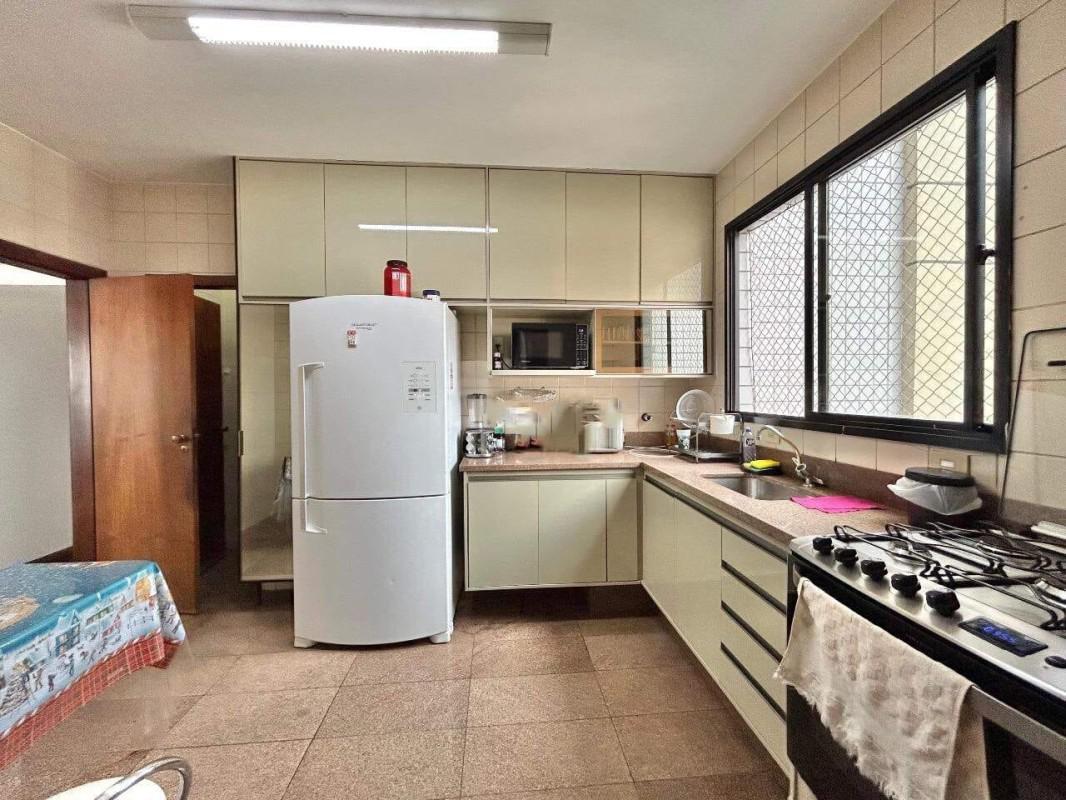 Apartamento, Funcionários, 4 Quartos, 2 Vagas, 1 Suíte