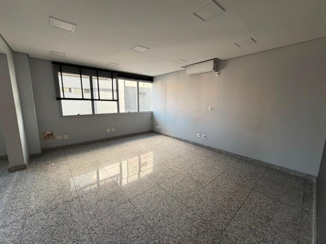 Sala, Barro Preto, 0 Quarto, 2 Vagas