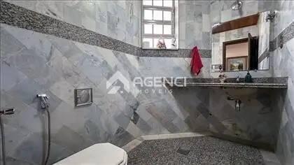 Casa, Camargos, 4 Quartos, 0 Vaga, 1 Suíte