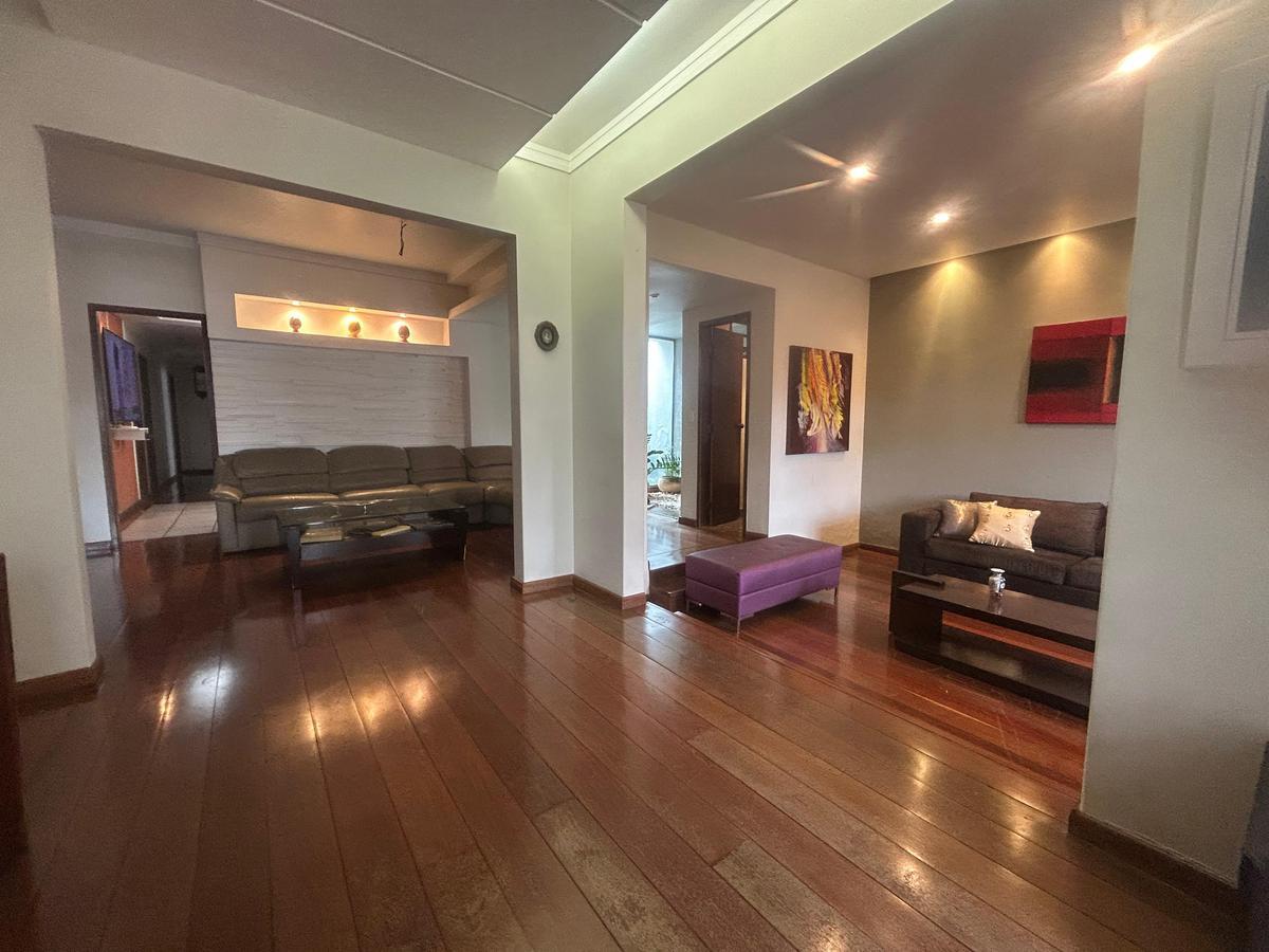 Casa, Castelo, 4 Quartos, 2 Vagas, 2 Suítes