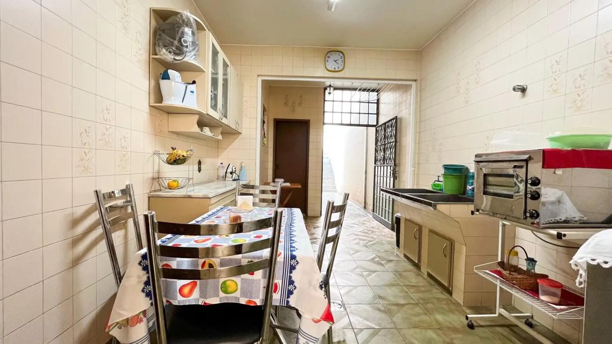 Casa, Luxemburgo, 5 Quartos, 4 Vagas, 2 Suítes