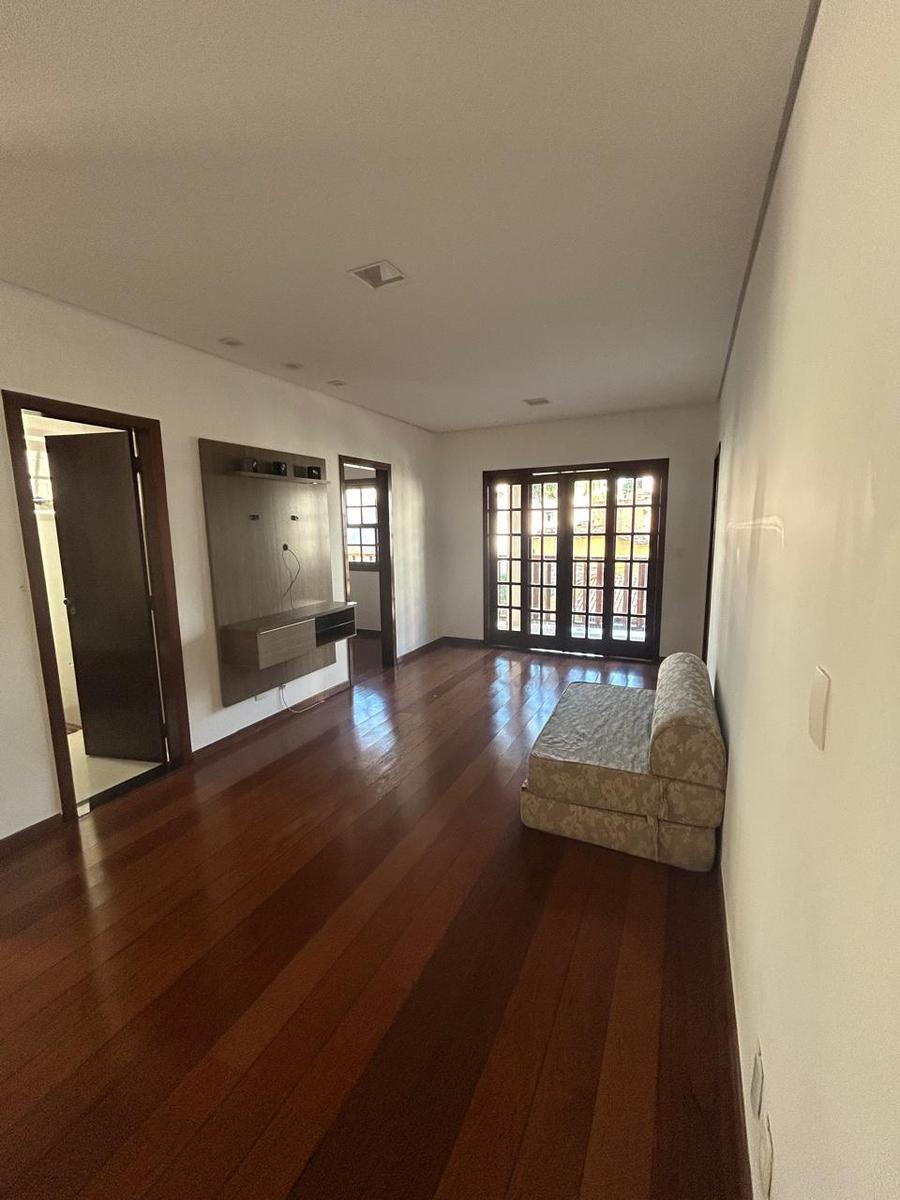 Casa, Castelo, 4 Quartos, 2 Vagas, 1 Suíte